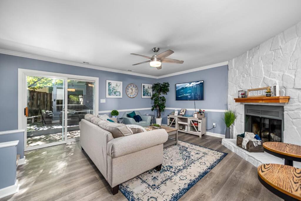 Holiday home Cozy End Unit Townhouse 1 Mile From Downtown