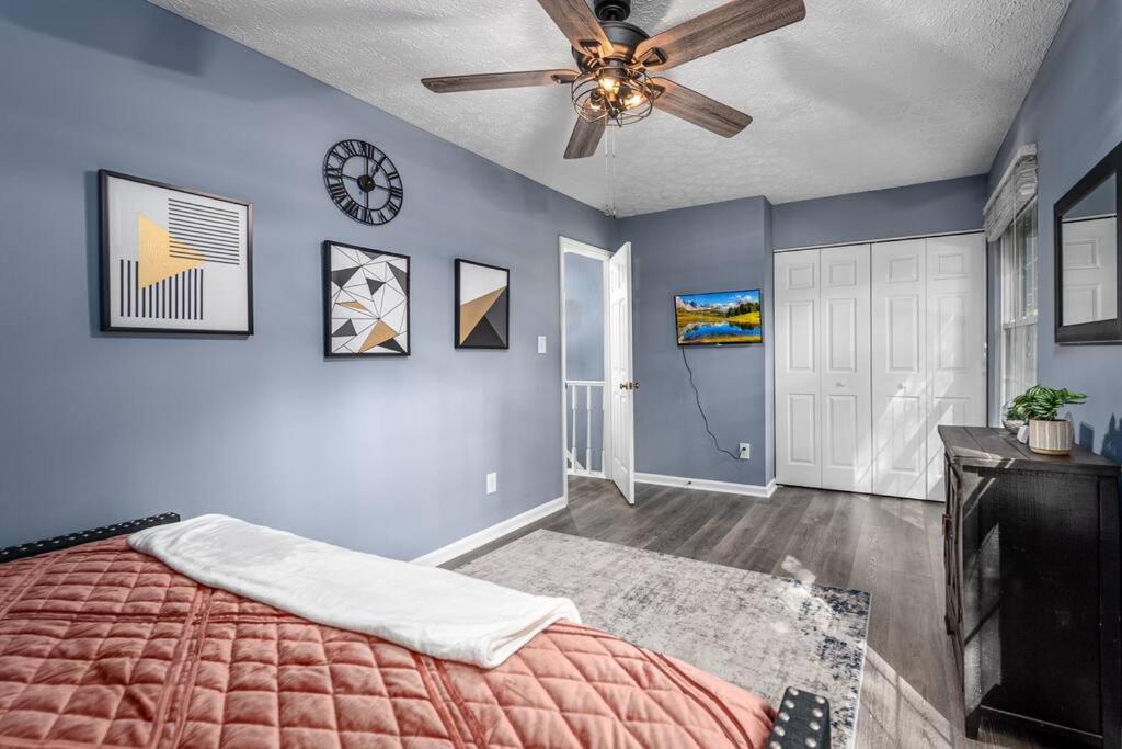 Cozy End Unit Townhouse 1 Mile From Downtown * Cary
