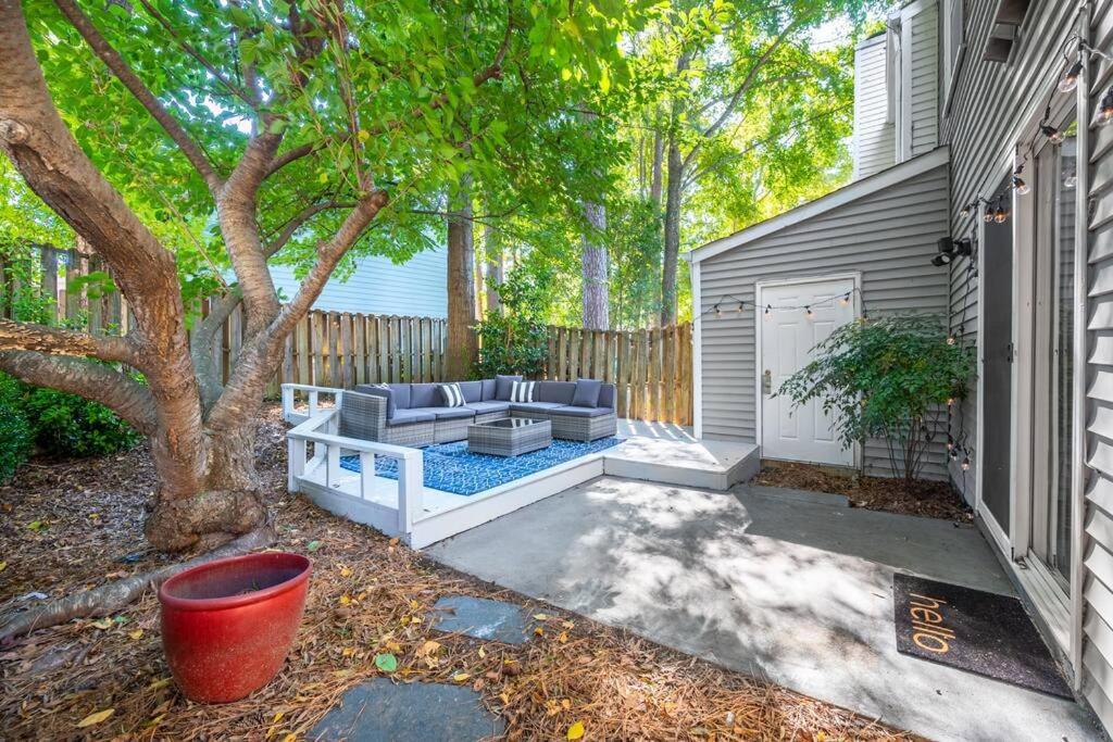 Cozy End Unit Townhouse 1 Mile From Downtown *