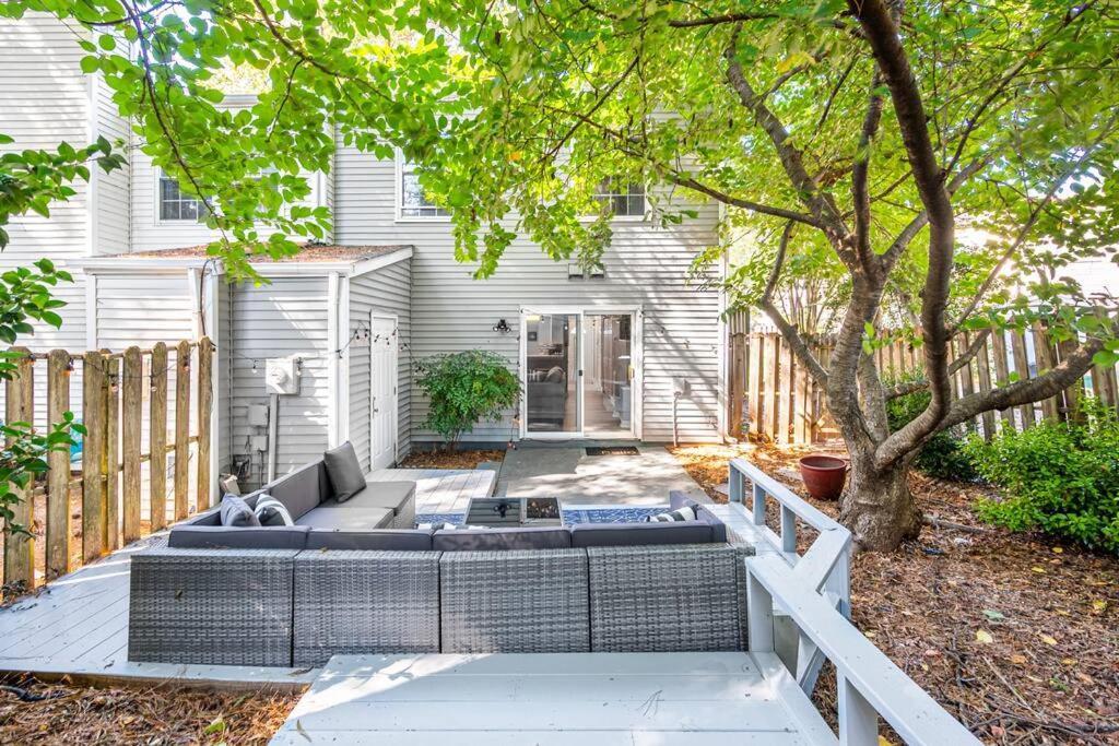 Cozy End Unit Townhouse 1 Mile From Downtown Holiday home Cary
